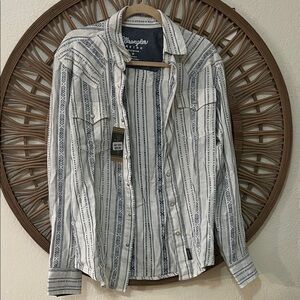 Wrangler Men's Casual White and Blue Striped Shirt